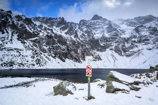 Güzel Tatra Dağları Sahne Siyah Gölet Polonya — Stok fotoğraf