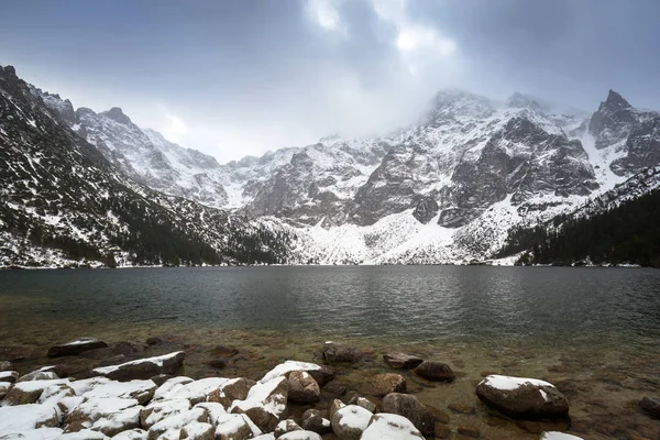 Όμορφο Χειμώνα Στο Μάτι Της Λίμνης Στη Θάλασσα Στα Βουνά — Φωτογραφία Αρχείου