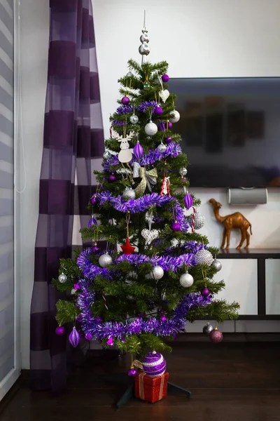 Gedecoreerde Kerstboom Woonkamer — Stockfoto