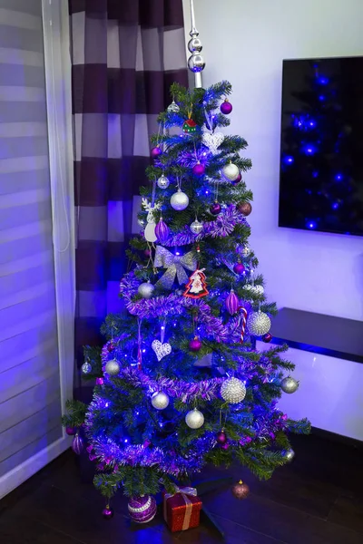 Gedecoreerde Kerstboom Woonkamer — Stockfoto