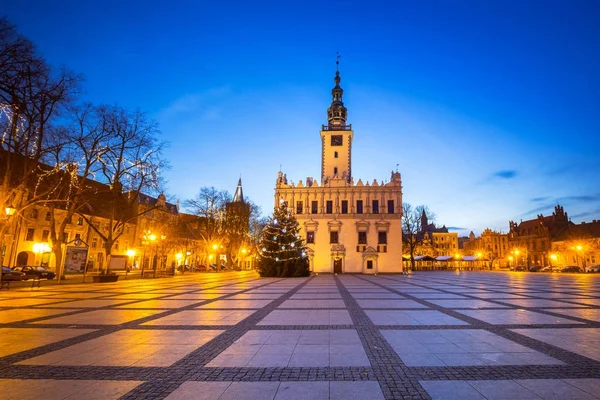 Old town square with historical town hall in Chelmno at dusk, Po — Stock Photo, Image