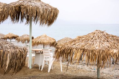 Tropikal şemsiye Maleme Beach Crete, Yunanistan