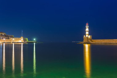Girit, Chania 'daki eski Venedik limanının deniz feneri. Yunanistan
