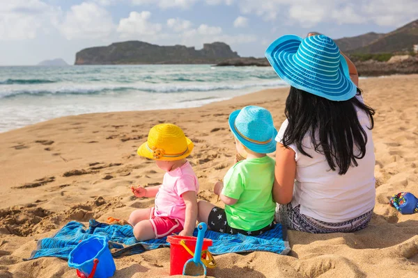 Mother Twins Beach Holidays Greece — Stock Photo, Image