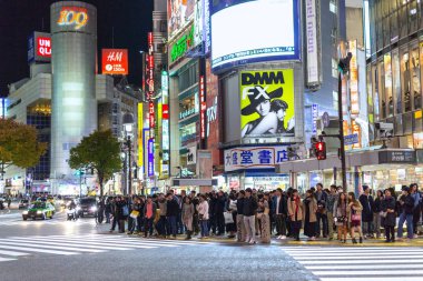 Tokyo, Japonya - 12 Kasım 2016: Shibuya kapış geçerken T