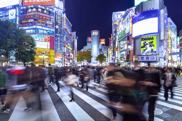 TÓQUIO, JAPÃO - NOVEMBRO 12, 2016: Shibuya embaralha cruzando em T — Fotografia de Stock