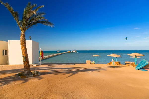 Ombrelloni Sulla Spiaggia Del Mar Rosso Hurghada Egitto — Foto Stock