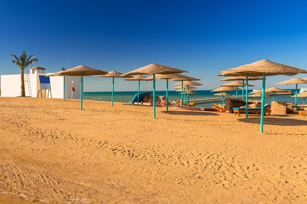 Sombrillas Playa Del Mar Rojo Hurghada Egipto — Foto de Stock