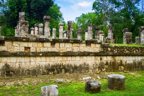 Kolumner Tusen Krigare Chichen Itza Mexiko — Stockfoto