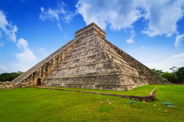 Kukulkan 金字塔在奇琴伊察 墨西哥 — 图库照片
