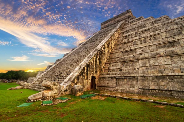 Пирамида Кукулкан Чичен Ице Закате Мексика — стоковое фото