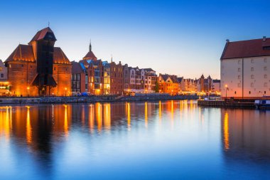 Motlawa Nehri, Polonya Gdansk tarihi liman vinç ile gece yansıyan