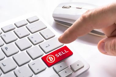 Bitcoin para birimi düğmesini bilgisayar tuş takımındaki satmak