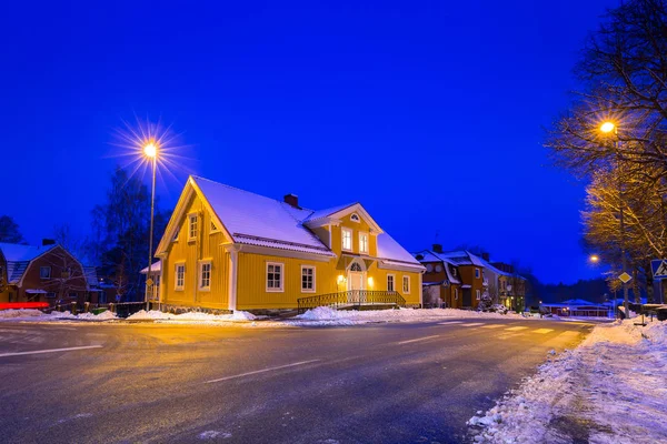 Vinter Landskap Med Gula Trähus Natten Sverige — Stockfoto