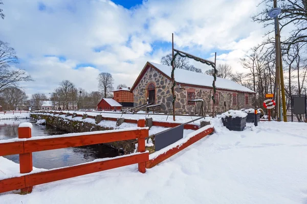 Χειμωνιάτικο Τοπίο Ποτάμι Μύλος Στη Σουηδία — Φωτογραφία Αρχείου