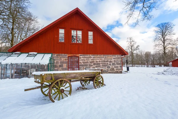 Зимний Пейзаж Красным Деревянным Домом Швеции — стоковое фото
