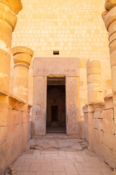 埃及谢朴皇后太平间寺庙建筑 — 图库照片