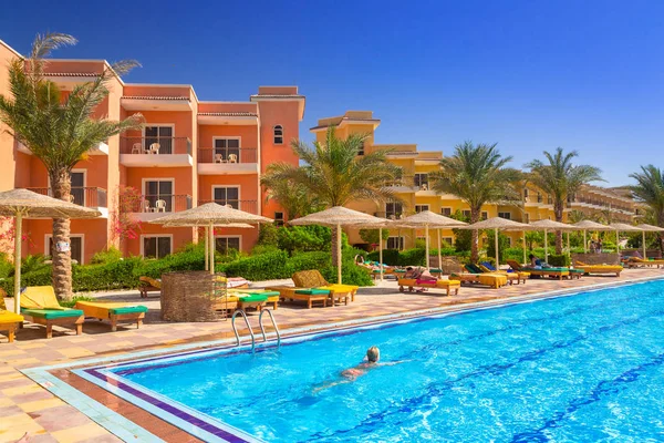 Hurghada Ägypten Apr 2013 Tropisches Resort Mit Drei Ecken Sonnigem — Stockfoto