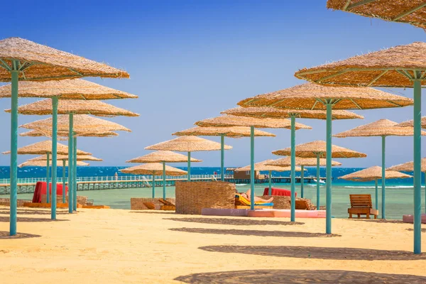 Sonnenschirme Strand Des Roten Meeres Hurghada Ägypten — Stockfoto