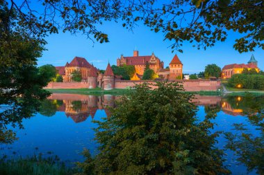 Alacakaranlıkta, Polonya Germen düzenin Malbork Castle