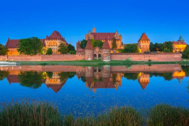 Alacakaranlıkta, Polonya Germen düzenin Malbork Castle