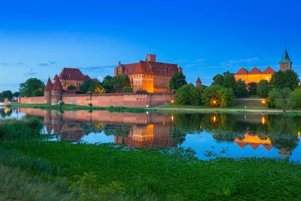 Alacakaranlıkta, Polonya Germen düzenin Malbork Castle
