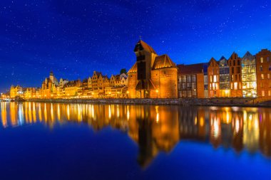 Motlawa Nehri, gece, Polonya eski şehirde Gdansk mimarisi