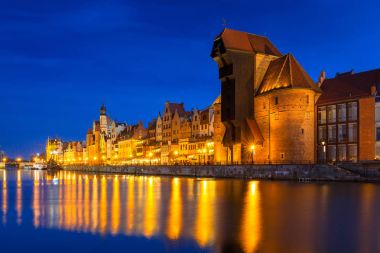 Motlawa Nehri, gece, Polonya eski şehirde Gdansk mimarisi