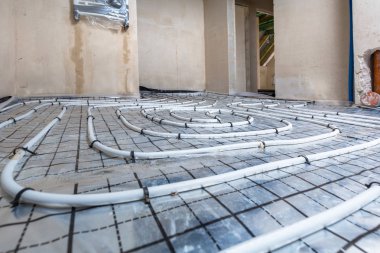 Yerden ısıtma sistemi yeni konut evde