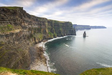 Cliffs Moher bulutlu gün, Co. Clare, İrlanda