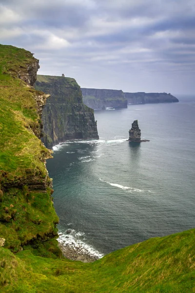 Cliffs Moher bulutlu gün, Co. Clare, İrlanda