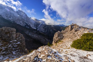 Tatra Dağları'nda Sarnia Skala zirvesinde kış, Polonya