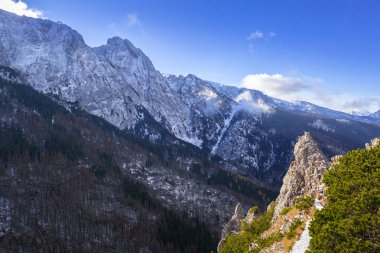 Tatra Dağları'nda Sarnia Skala zirvesinde kış, Polonya