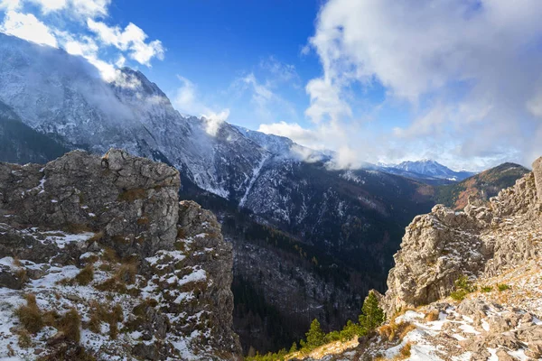 波兰冬季 Tatra 山萨尼亚斯卡拉城峰 — 图库照片