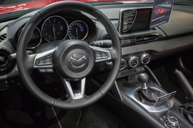 Gdansk, Polonya - 13 Şubat 2018: İç Mazda Mx-5 araba showroom Gdansk, Polonya. Mazda Mx-5 Japonya'da Mazda Motor Corporation tarafından üretilen bir cabrio spor araba..