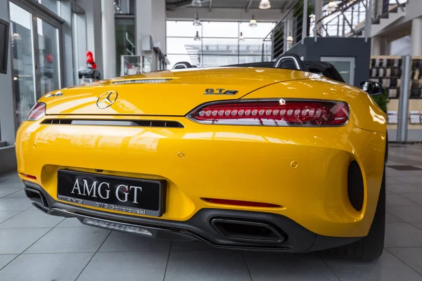 Gdansk Polonia Febrero 2018 Mercedes Roadster Amarillo Sala Exposición Automóviles — Foto de Stock