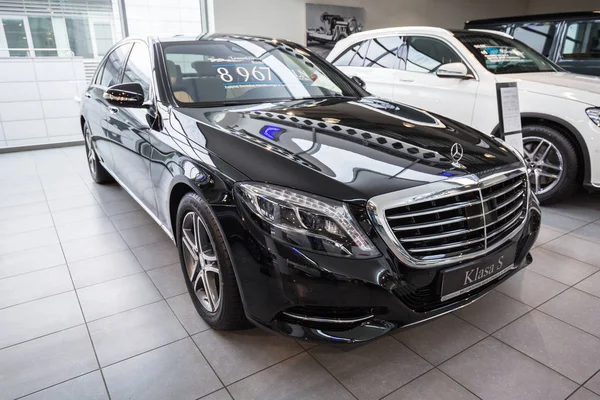 Gdansk Polonia Febrero 2018 Limusina Mercedes Clase Sala Exposición Automóviles — Foto de Stock