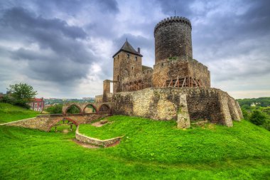 BEDZIN Ortaçağ kale alacakaranlıkta, Polonya