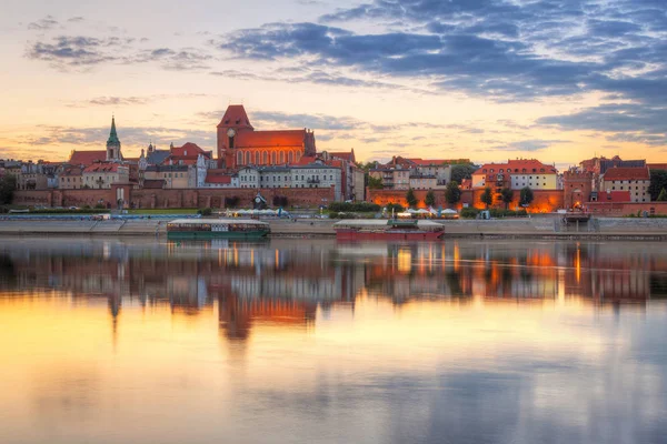 Gün Batımında Polonya Vistula Nehri Üzerinde Torun Eski Şehir — Stok fotoğraf