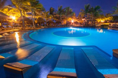 Playa Del Carmen, Meksika - 11 Temmuz 2011: Yüzme Havuzu Riu Yucatan Hotel Playa del Carmen, Meksika Resort. Riu oteller ve tatil köyleri 100'den fazla otel 19 ülkede bulunmaktadır..