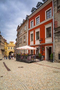 Lublin, Polonya - 13 Temmuz 2013: Lublin, Polonya'nın şehir merkezinde tarihi kent. Lublin en büyük Polonya tarihi mimarisi ve Kraliyet Kalesi Vistula Nehri'nin doğusunda şehridir.