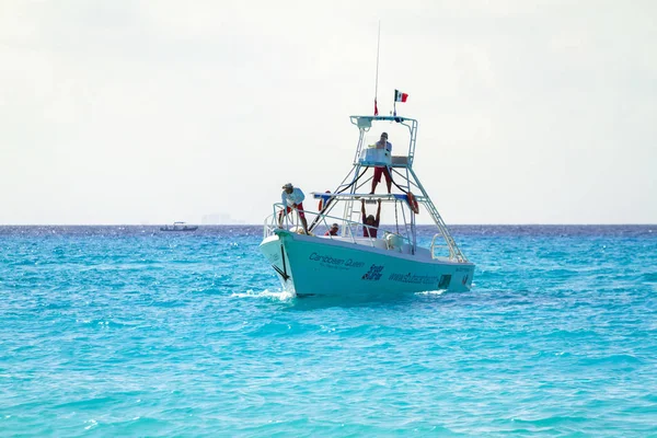 Playa Del Carmen México Julho 2011 Pessoas Não Identificadas Barco — Fotografia de Stock