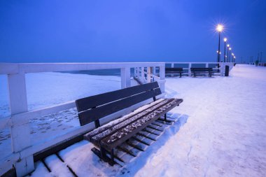 Alacakaranlıkta, Polonya Gdansk Baltık Denizi pier
