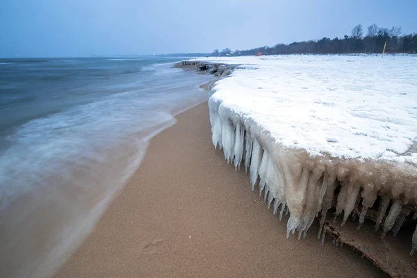 Zugefrorene Ostseeküste in Danzig, Polen — Stockfoto