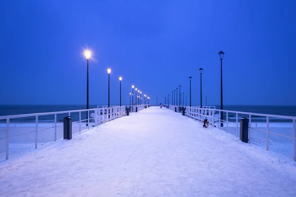 Baltské moře molo v Gdaňsku za soumraku, Polsko — Stock fotografie