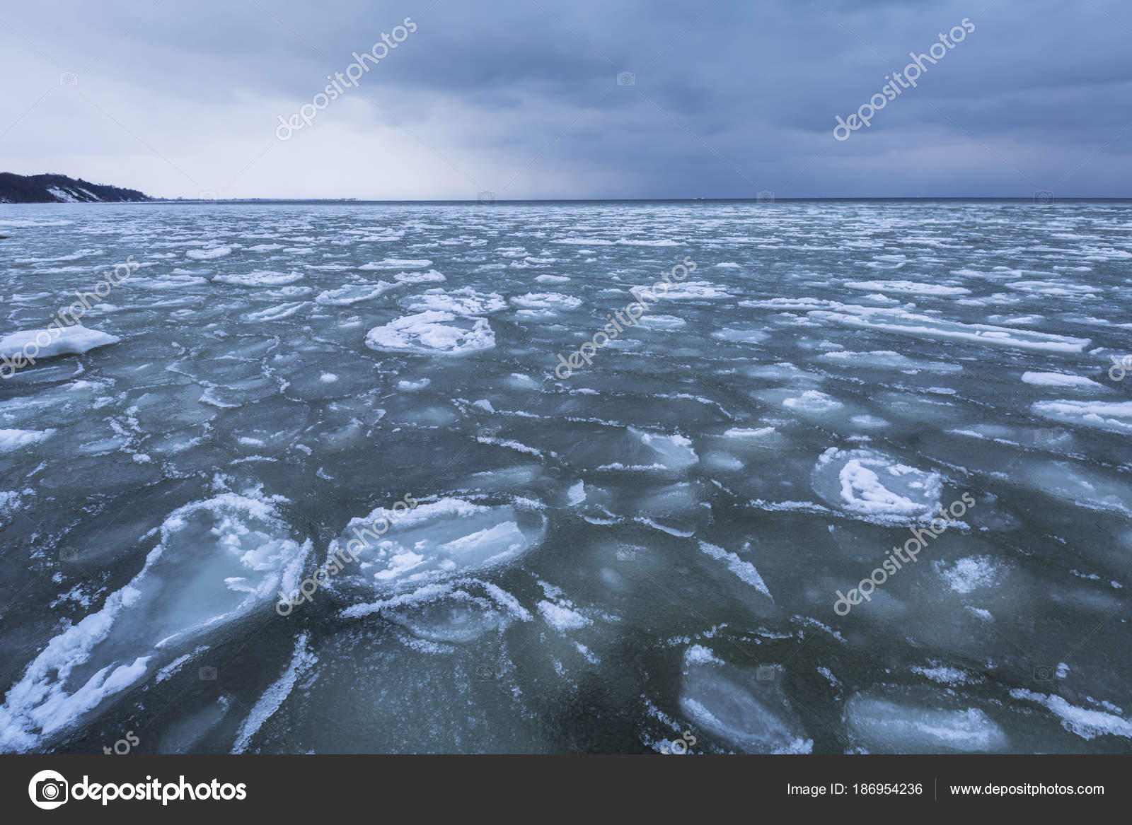 балтийское море зимой. замерзающее балтийское море. замерзающее балтийское море. балтийское море зимой калининград. балтийское море покрытое льдом.