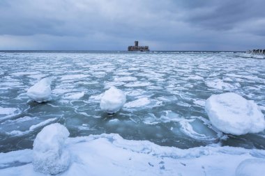 Gdynia, Polonya Baltık Denizi'nin donmuş kıyı şeridi