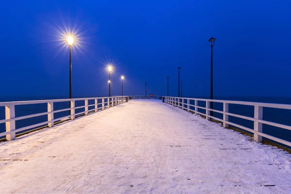 グダニスク ポーランドのバルト海で雪に覆われた桟橋 — ストック写真
