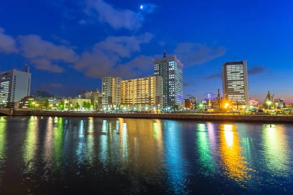 横浜市 2016年11月6日 夜の横浜市の建築 横浜市は日本で2番目に人口が多く人口の多い都市です — ストック写真