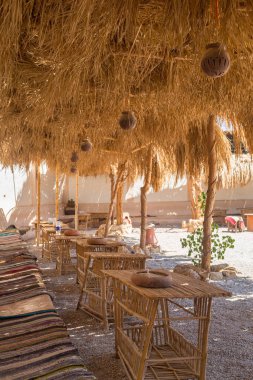 Mısır Afrika çöl köyde gölgeli Teras